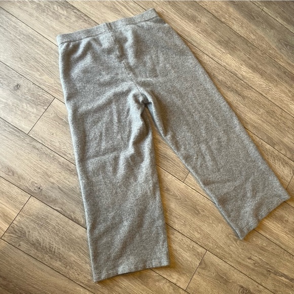 St. John Cropped Gray Sweat Pants - Picture 2 of 5